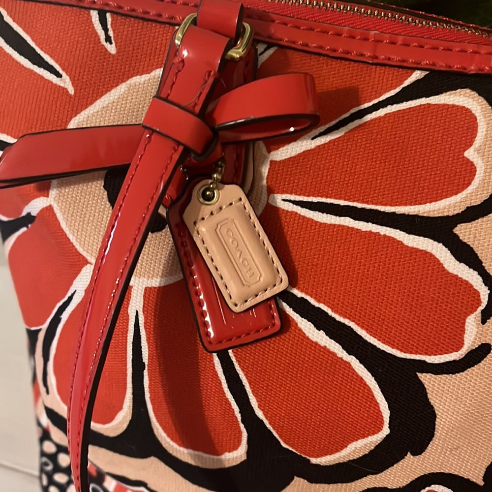 Coach purse - Picture 3 of 7